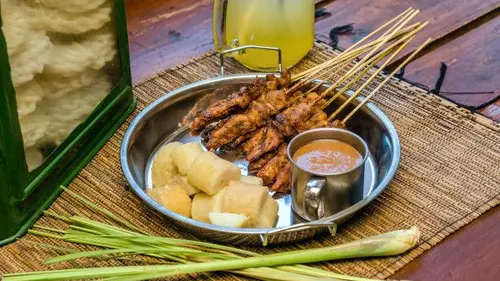 Kuliner Tradisional Pagi di Pasar Legi Ponorogo: Sate Ayam, Bubur Gamping, dan Dawet Ireng
